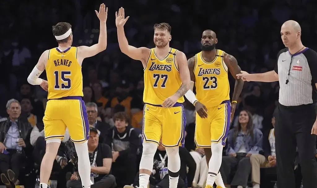 湖人再胜快船，战胜对手继续保持不败的简单介绍