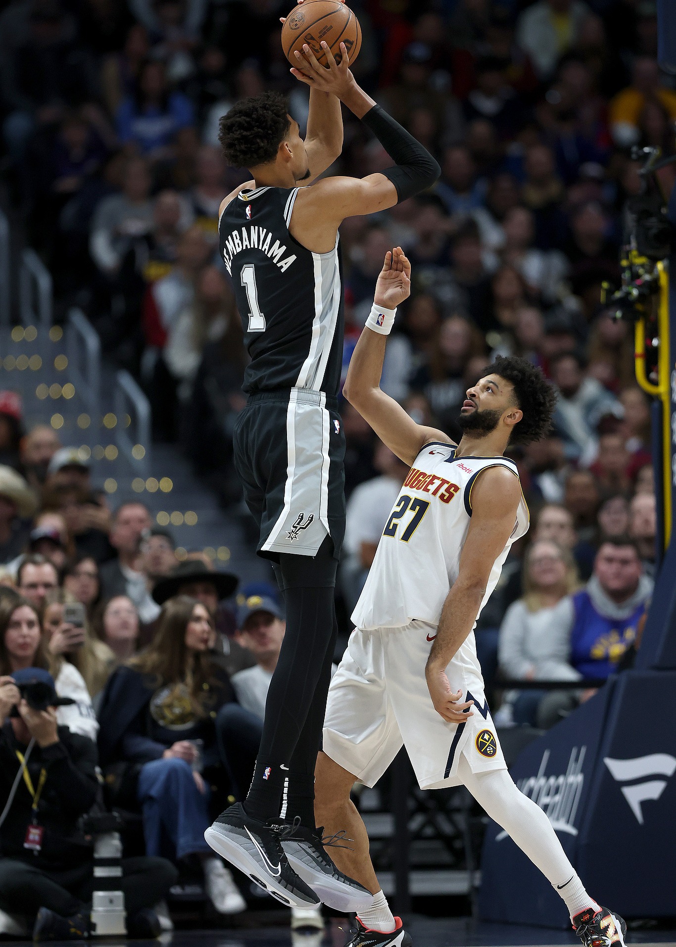 活塞大胜马刺,继续领跑东部! 活塞大胜马刺,继续领跑东部!