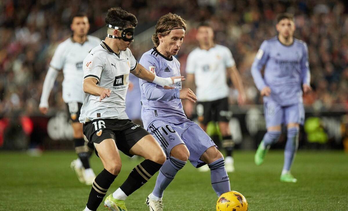 欧洲联赛出现争议犯规,裁判处罚引发争议!的简单介绍 欧洲联赛出现争议犯规,裁判处罚引发争议!的简单介绍