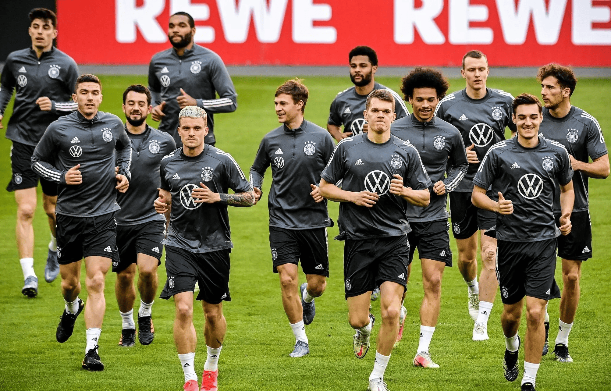 德国胜葡萄牙,晋级欧预赛决赛的简单介绍 德国胜葡萄牙,晋级欧预赛决赛的简单介绍