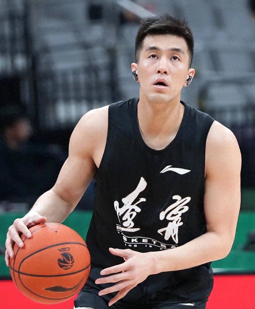 包含传闻球员或转队，球迷纷纷猜测未来走向的词条