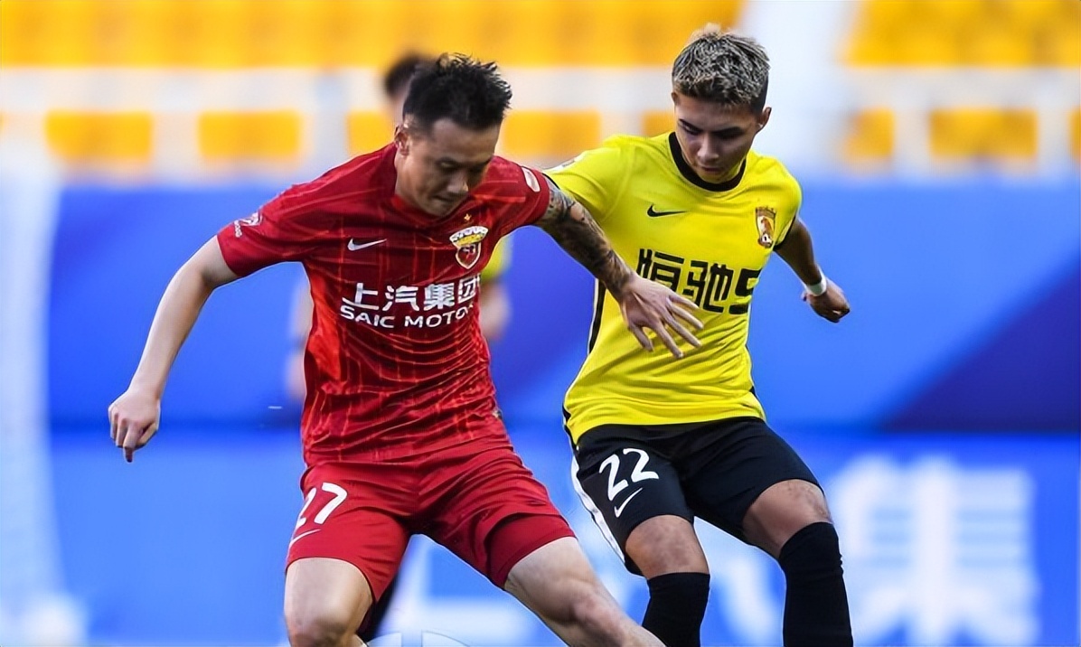 包含传闻球员或转队，球迷纷纷猜测未来走向的词条