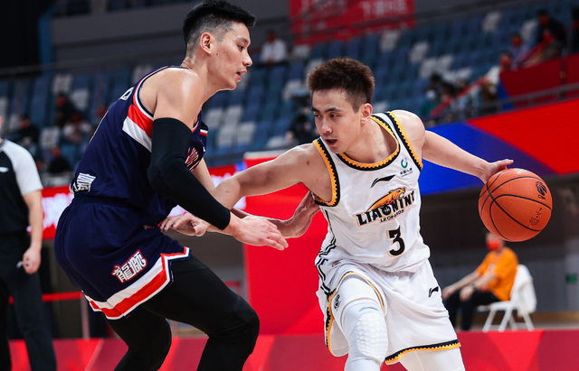 新疆队继续领跑积分榜，背道而驰男篮加大力度的简单介绍