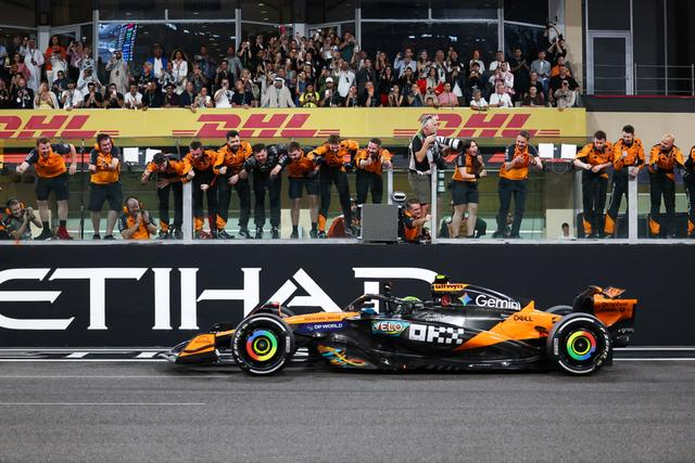 关于索伯车队绝杀红牛车队，诺里斯统治全场的信息