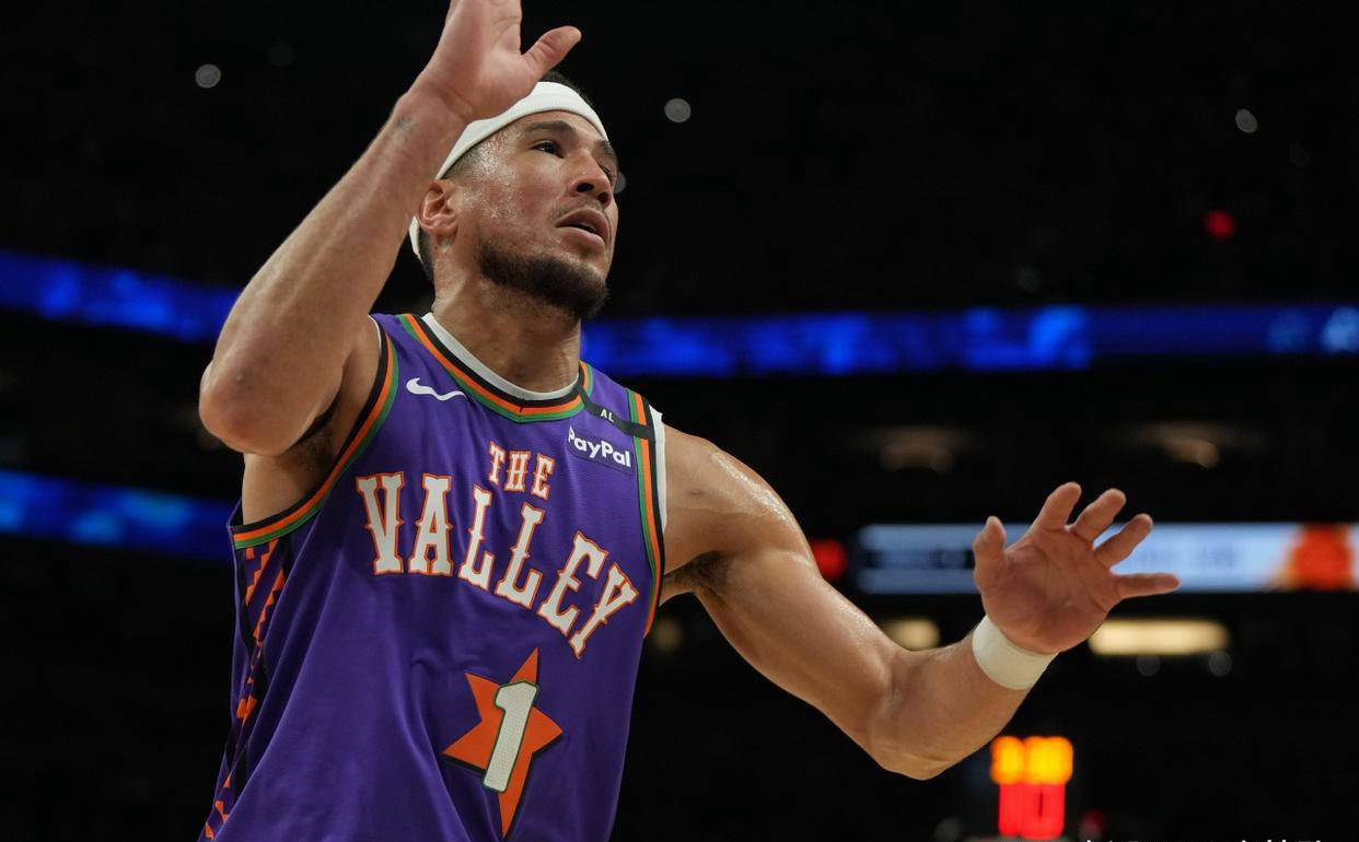 魔术碾压火箭，布克状态火热的简单介绍