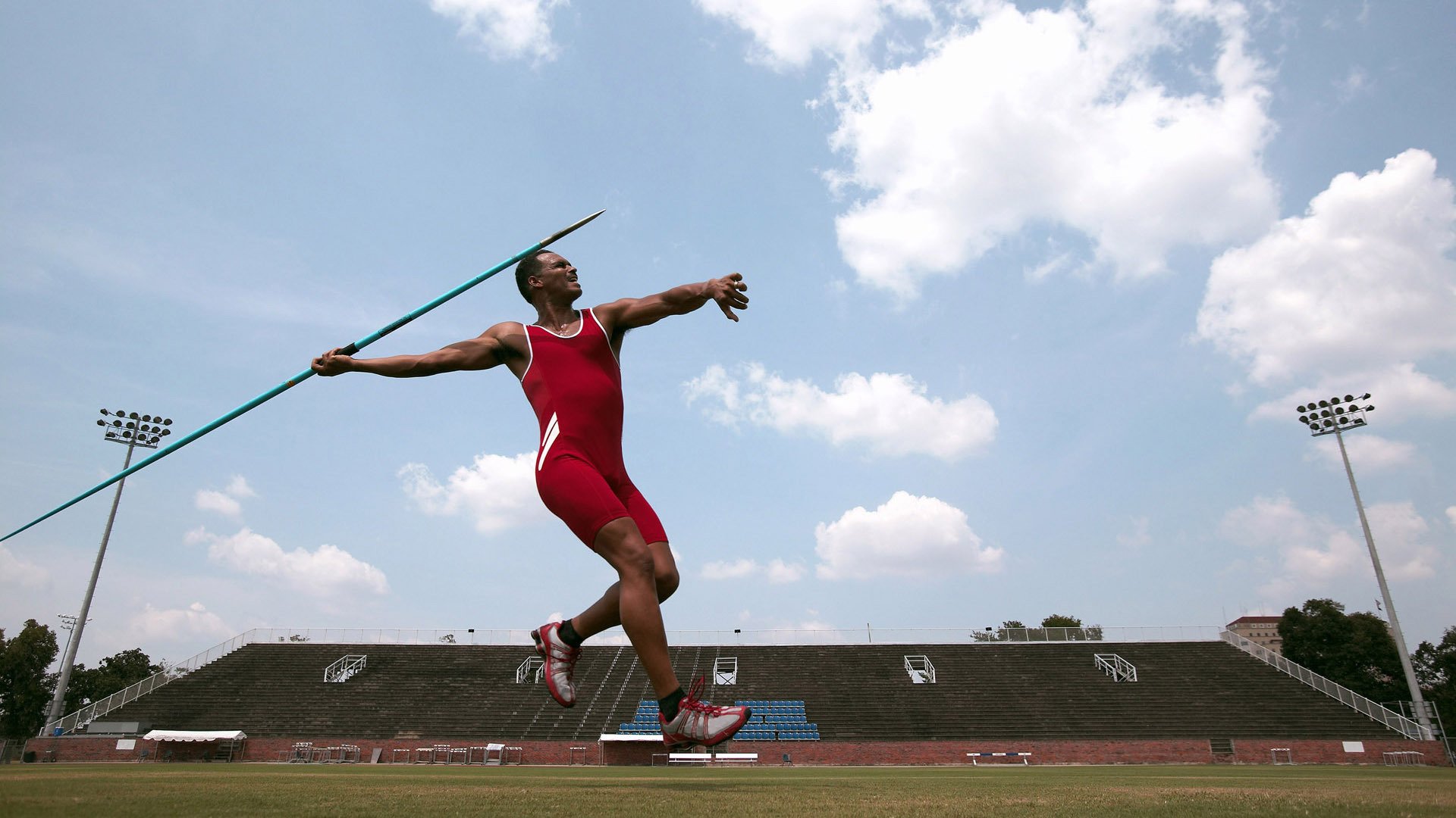 绿茵场上的命运交响曲，阿尔瓦雷斯统治全场，伊拉克末节奇迹带走喀麦隆