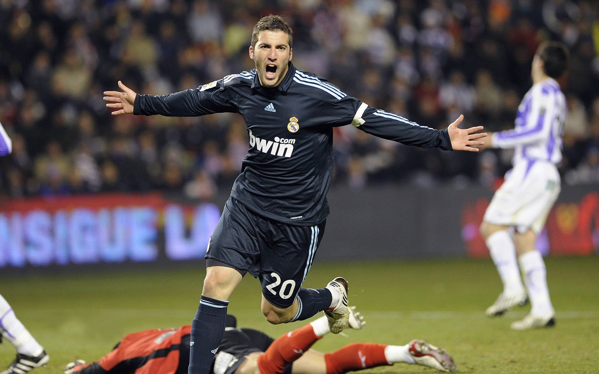 京多安教科书级掌控，波兰战术蜕变力克挪威