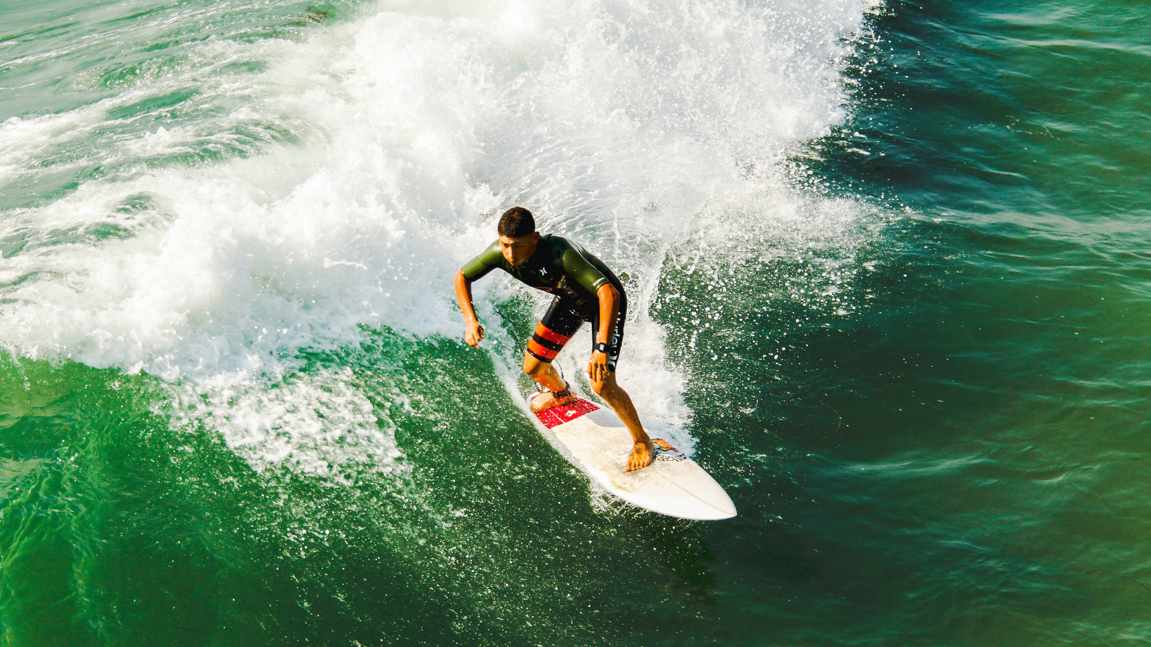 鹈鹕振翅击溃森林狼，克莱神射主宰比赛走向